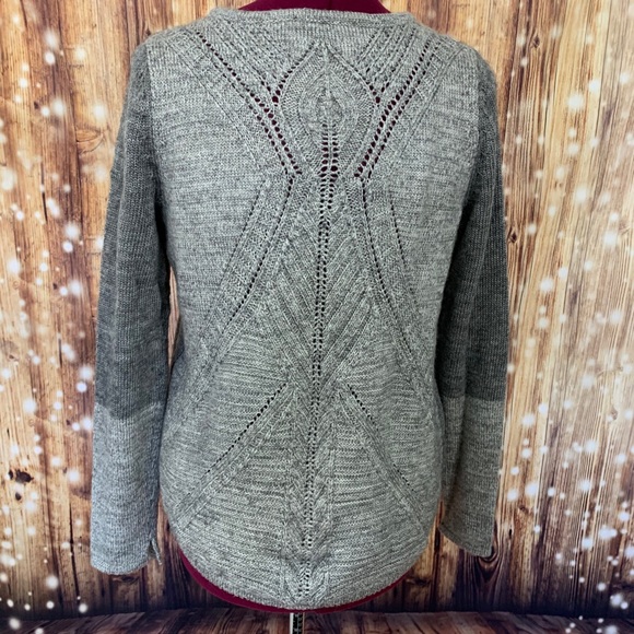 Outback Red sweater large grey cool design on back - Picture 2 of 6